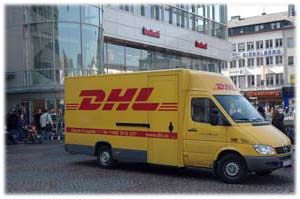 DHL-Auto auf dem Luisenplatz